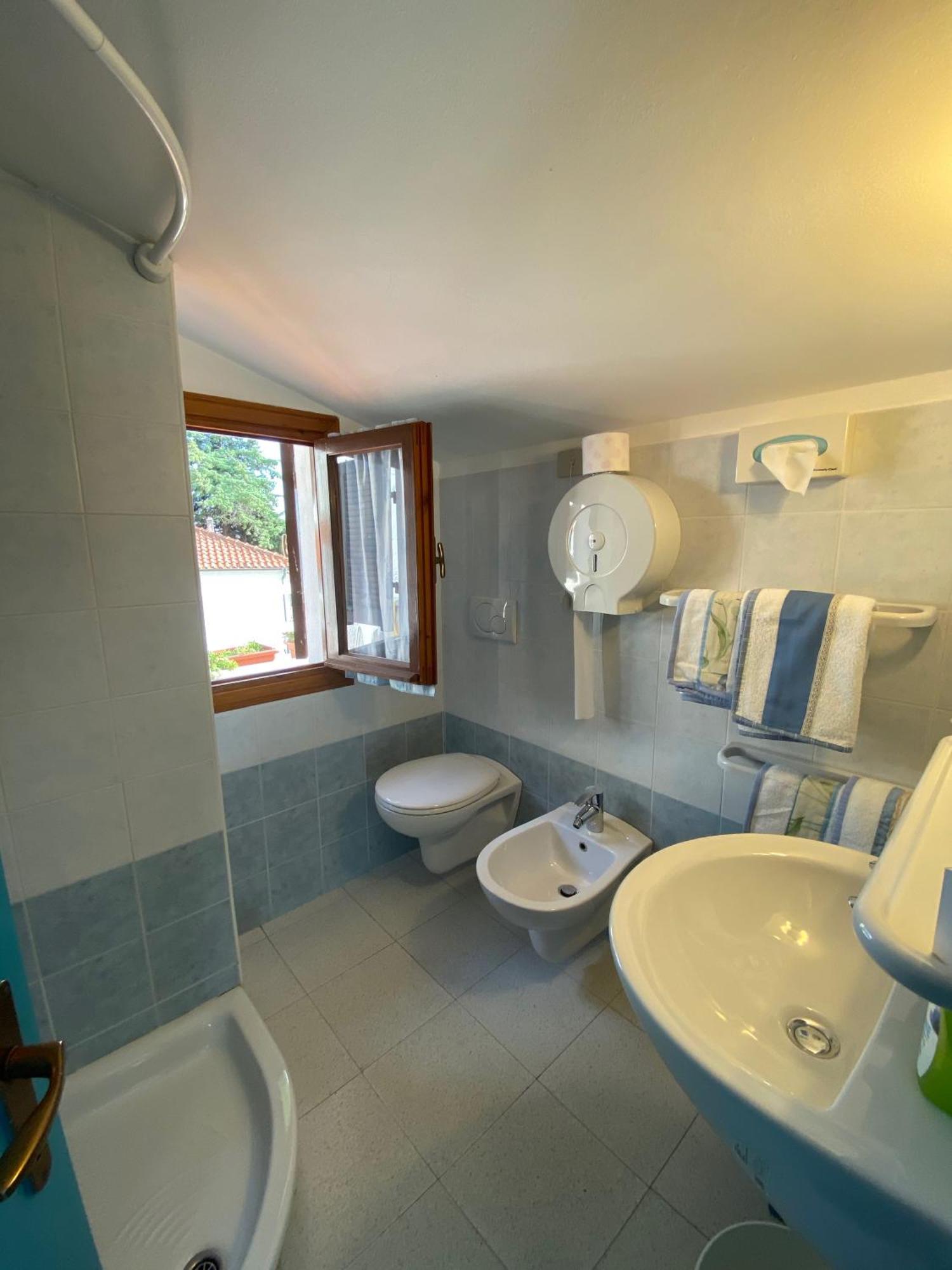 Albergo La Pineta Marina dʼMarina dʼAndora Pokoj fotografie