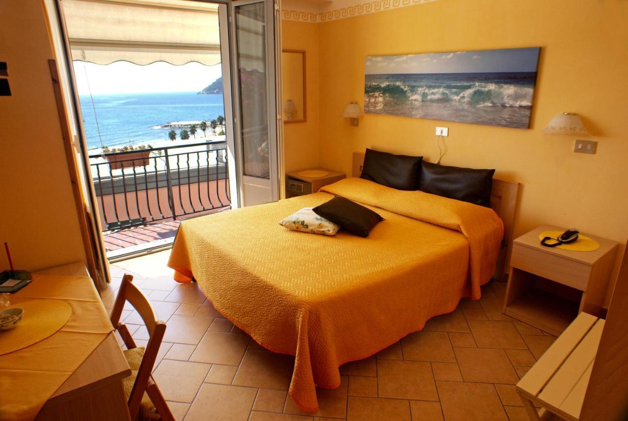 Albergo La Pineta Marina dʼMarina dʼAndora Exteriér fotografie